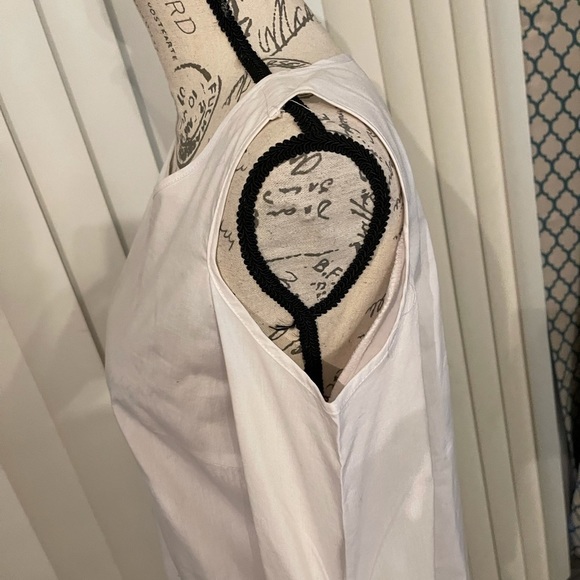 Sz Small White Shirt with shoulder cutouts - Picture 4 of 8